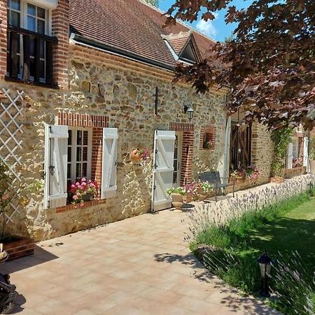 Les 3 Roses Bed & Breakfast Anjouin Exterior photo