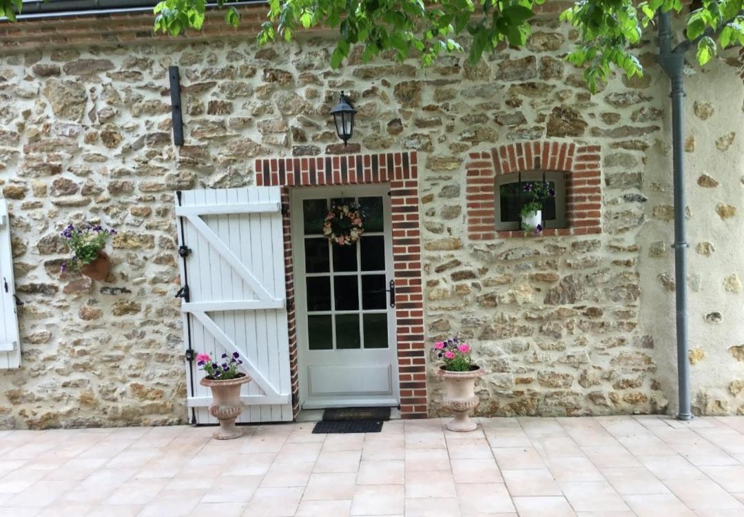 Les 3 Roses Bed & Breakfast Anjouin Exterior photo