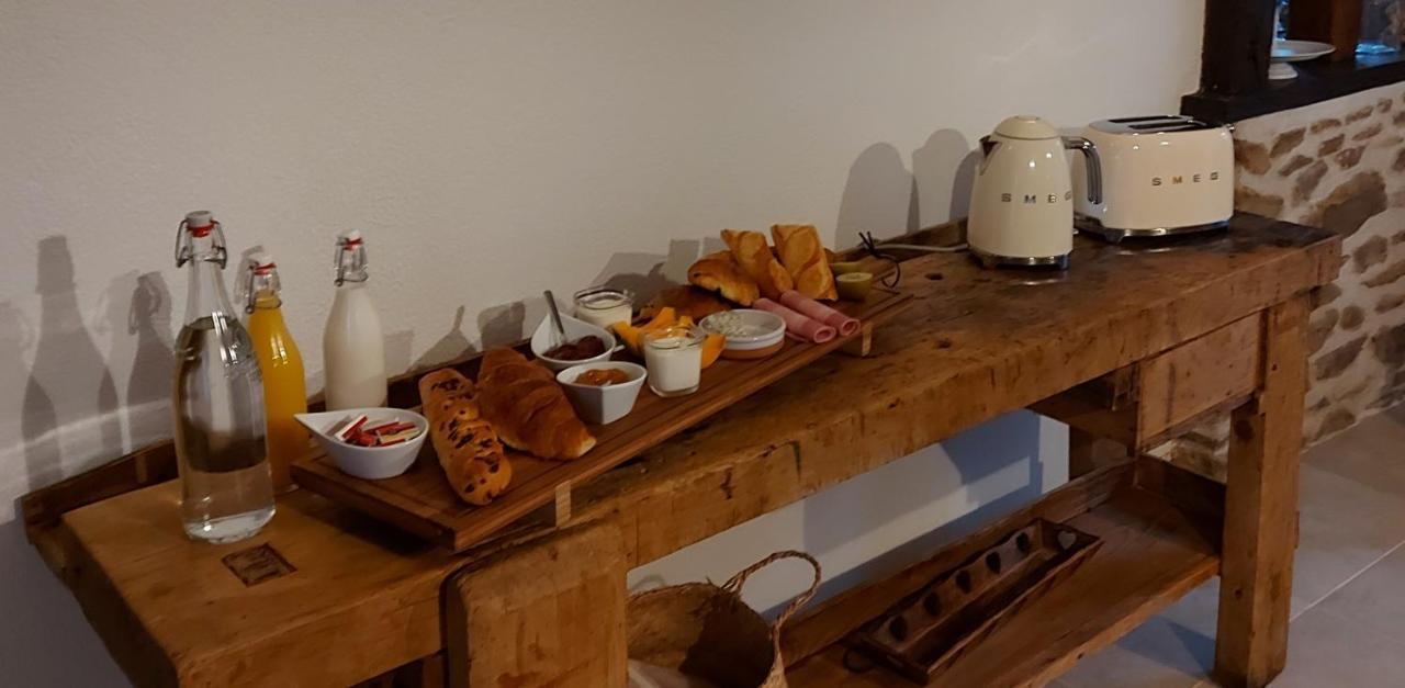 Les 3 Roses Bed & Breakfast Anjouin Exterior photo