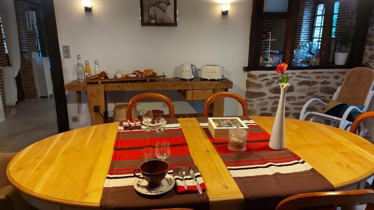 Les 3 Roses Bed & Breakfast Anjouin Exterior photo
