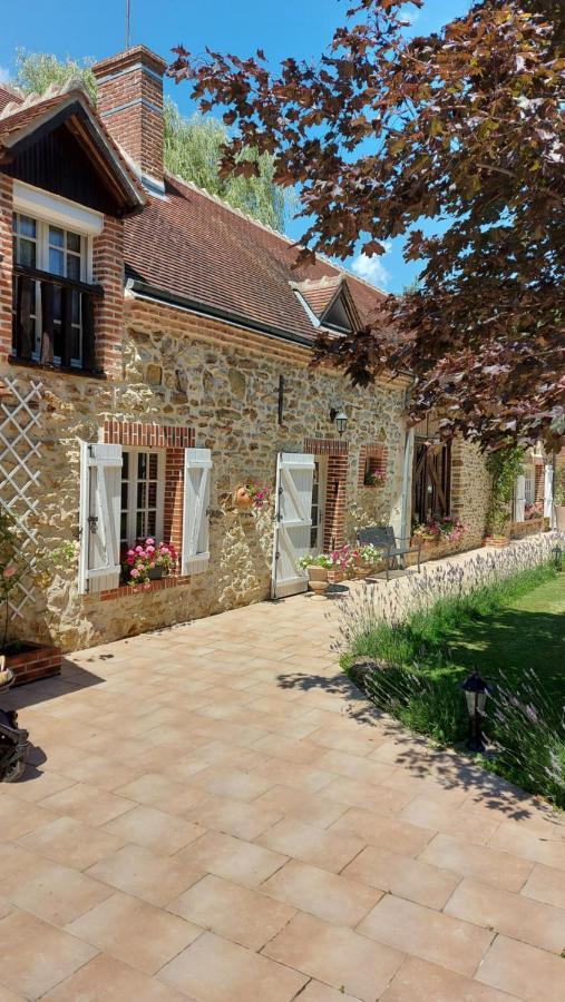 Les 3 Roses Bed & Breakfast Anjouin Exterior photo
